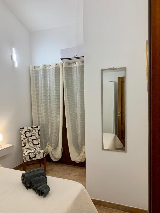 Casa Vacanza V&G ドームス・デ・マリーア エクステリア 写真